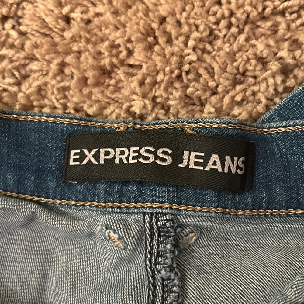 Express Shorts - Picture 3 of 3